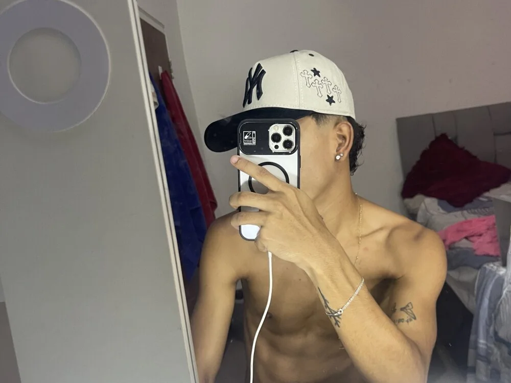 Brayco_Thiago's Offline XXX Chat