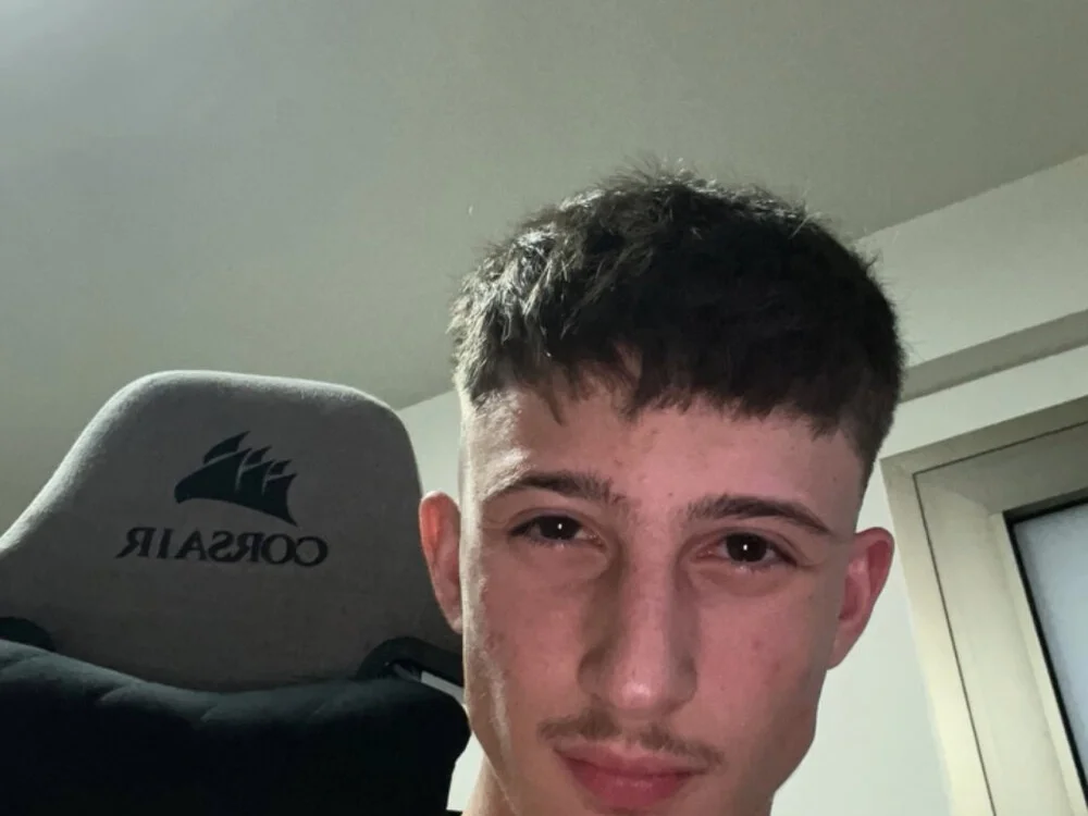 chrisst32 – Offline XXX chat