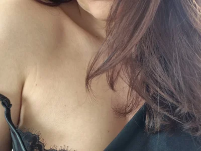 Ella_Next_Door on StripChat