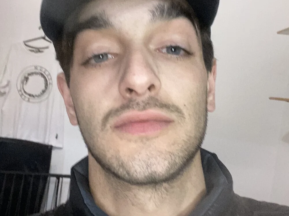 Tomito14 অফলাইন XXX চ্যাট