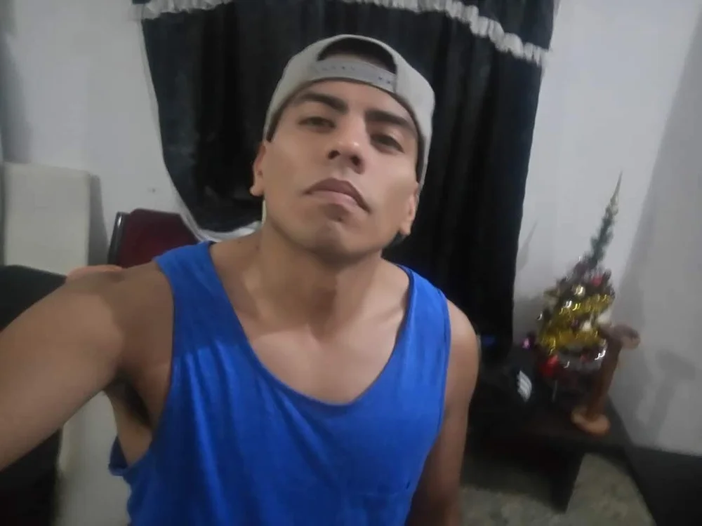 Cachito1466's Offline Chat Room