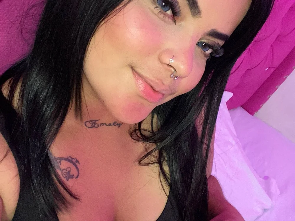 Kiara_T offline chatrum