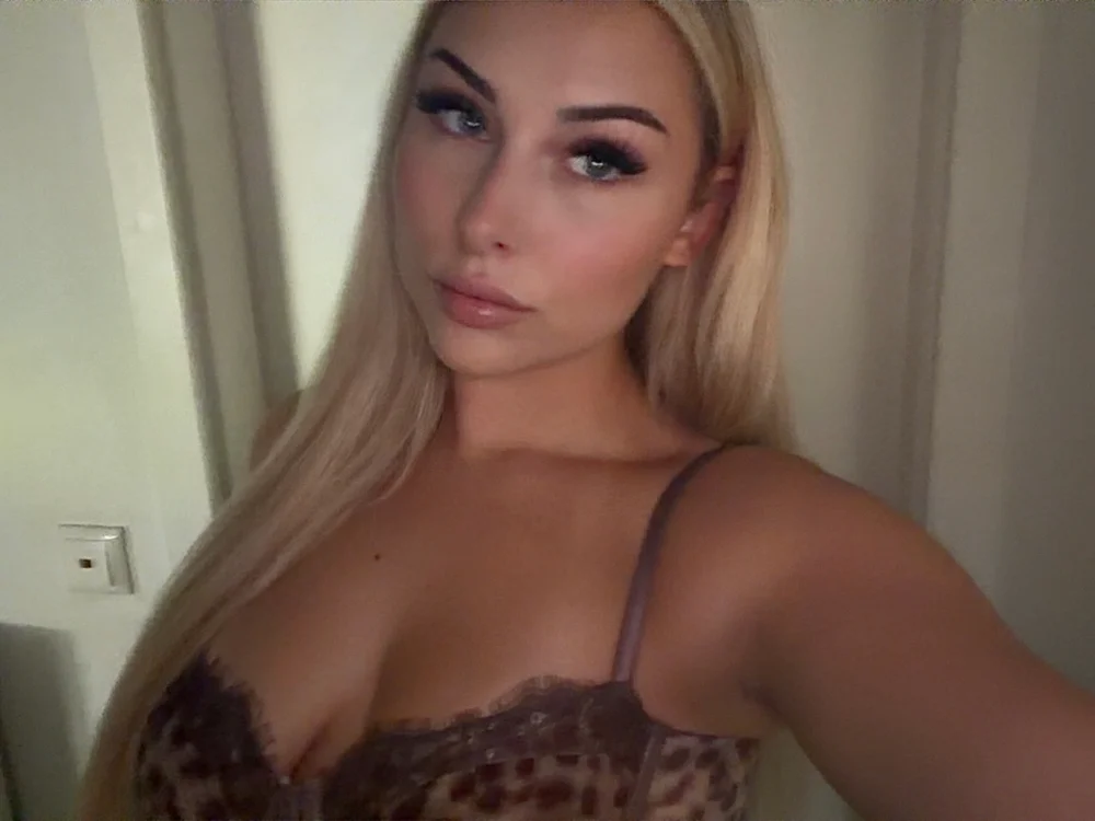 Chat +18 de SarahWildy ao vivo