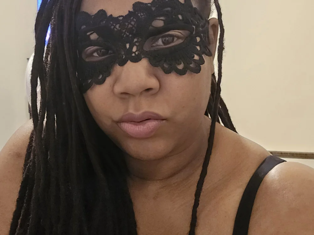 QueenieDD's Offline Chat Room