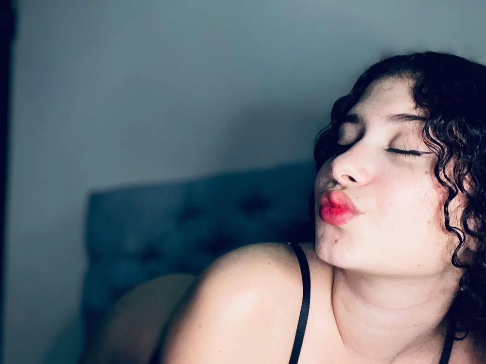 SoyMiaaa offline chatrum