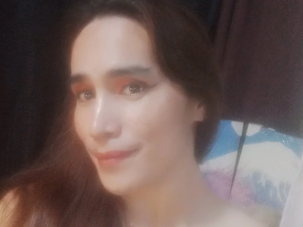 HornyKerujieTransn Offline XXX chat
