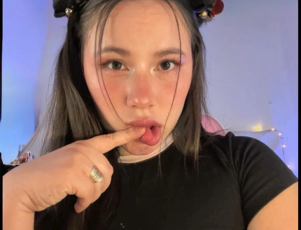 Ivonny_Goldie's Offline XXX Chat