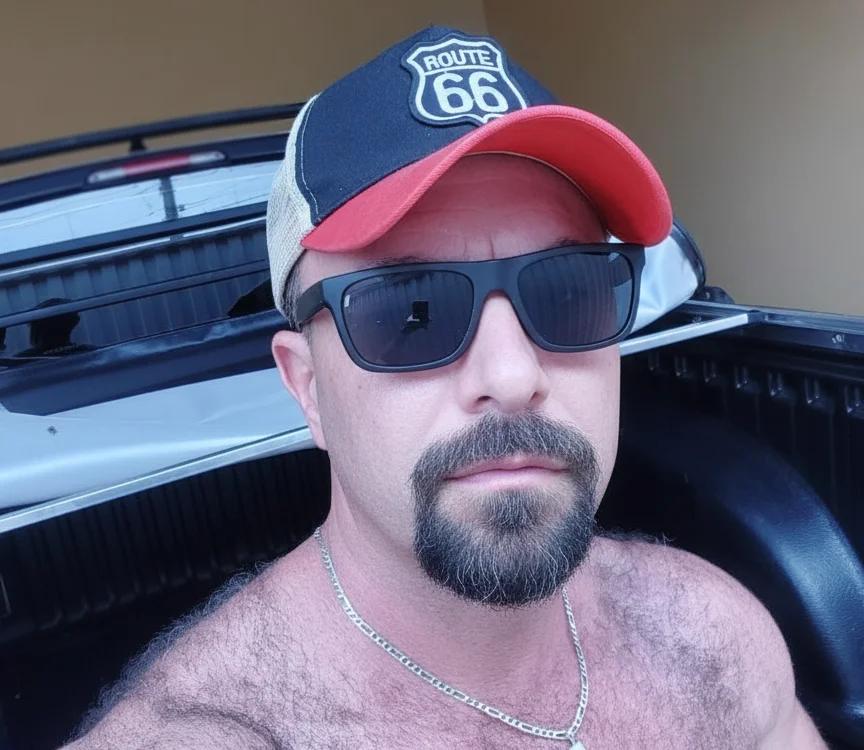 Machopeludo32's Offline Chat Room