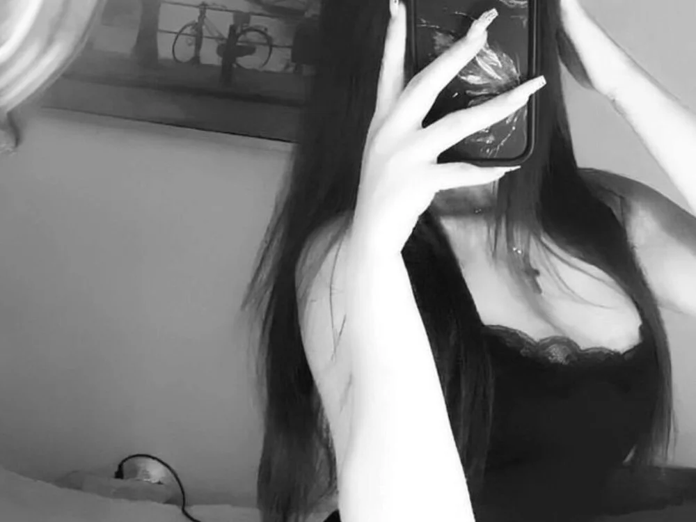 lynaa_x4's Offline XXX Chat