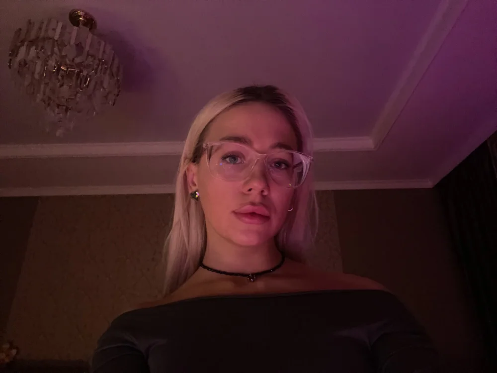 GoldenTara's Offline Chat Room
