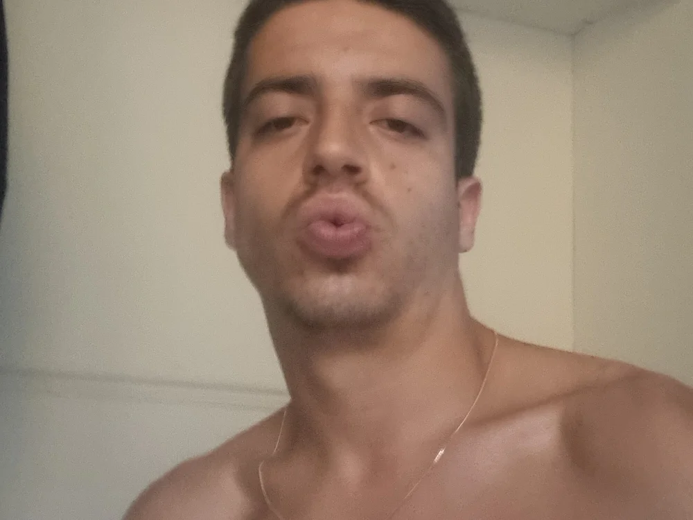 Gugutopless' Offline Chat Room