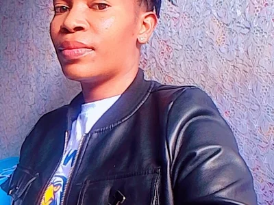 mya_pinkie