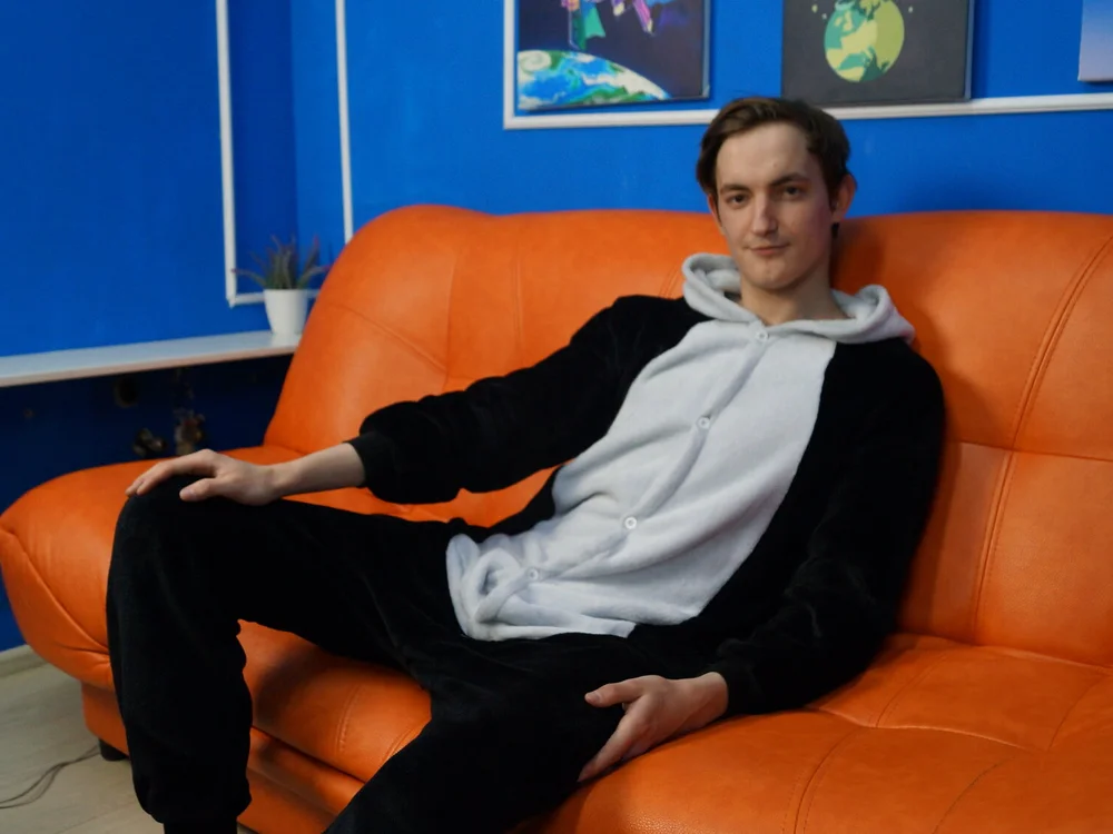 Sam_Lewis' Offline Chat Room