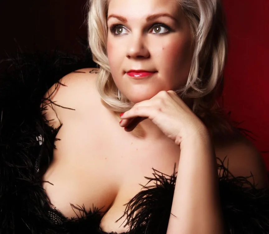 Bouncy_Busty_Bella's Offline XXX Chat