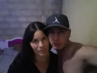 pareja-caliente90's Offline Chat Room