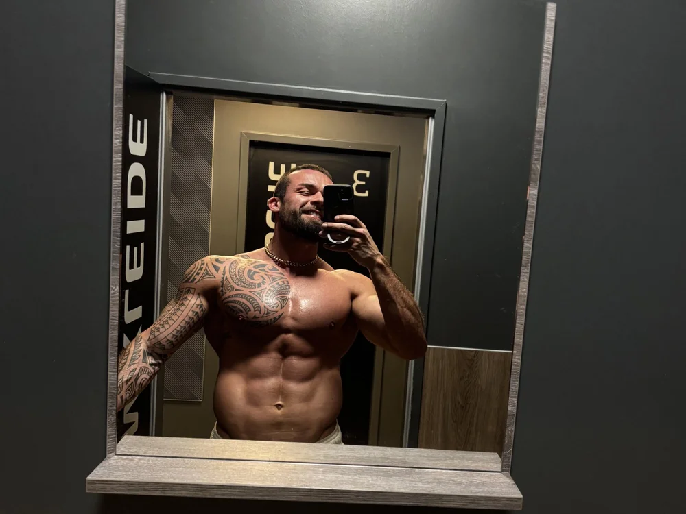 muscle15cm's Offline Chat Room