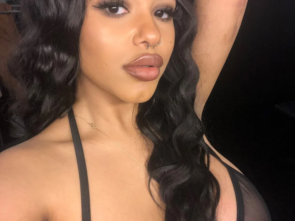 ElenaBlueBabestation's Offline Chat Room