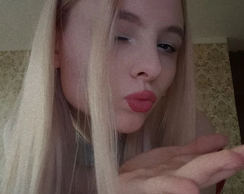 FloraLaas' Offline Chat Room