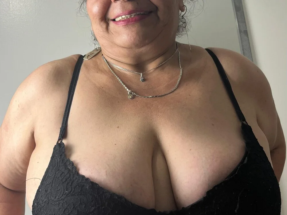 دردشة QueenMatturex الجنسية دون اتصال