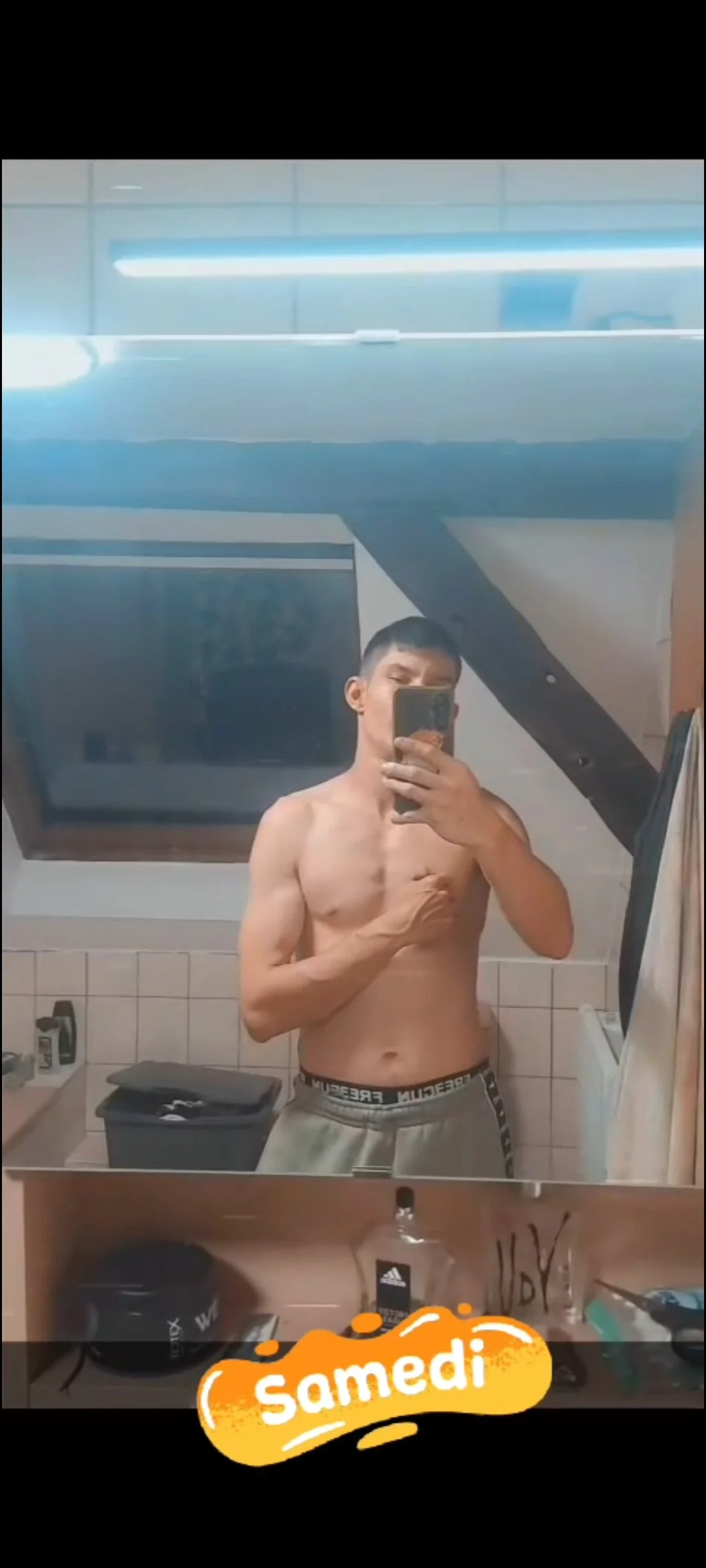 Anuslarge live webcam