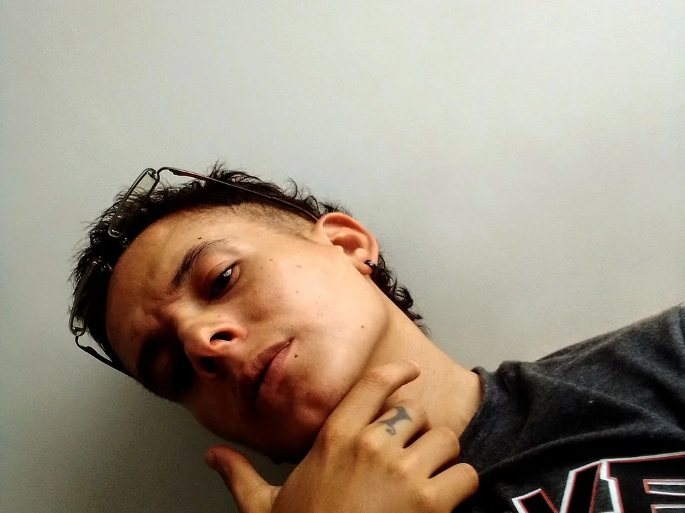 Jmgj912 অফলাইন XXX চ্যাট