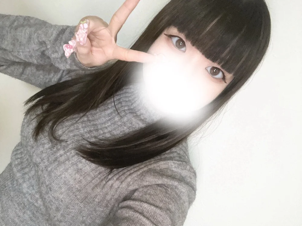 MOMO_18_cute's Offline XXX Chat