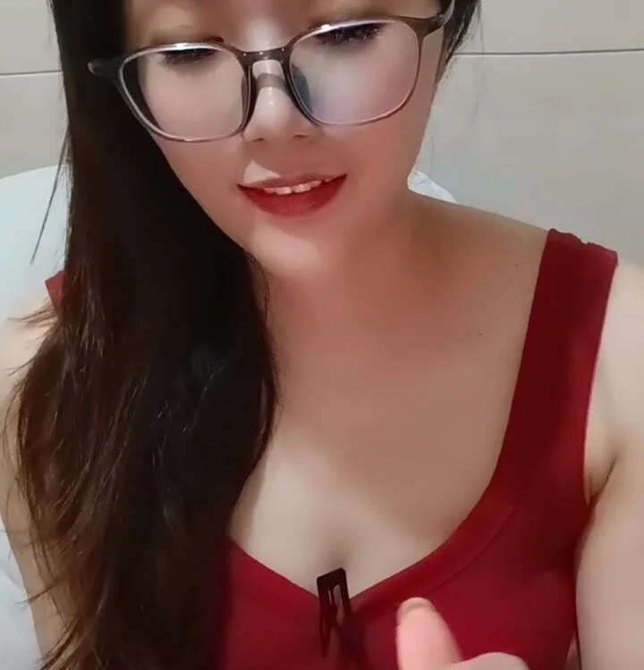 yannie5188 Chat XXX Ngoại tuyến