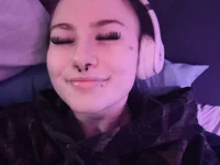sluttysmiley's Offline Chat Room