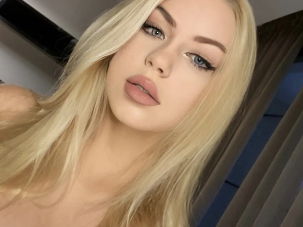 blondebarbie77's Offline Chat Room