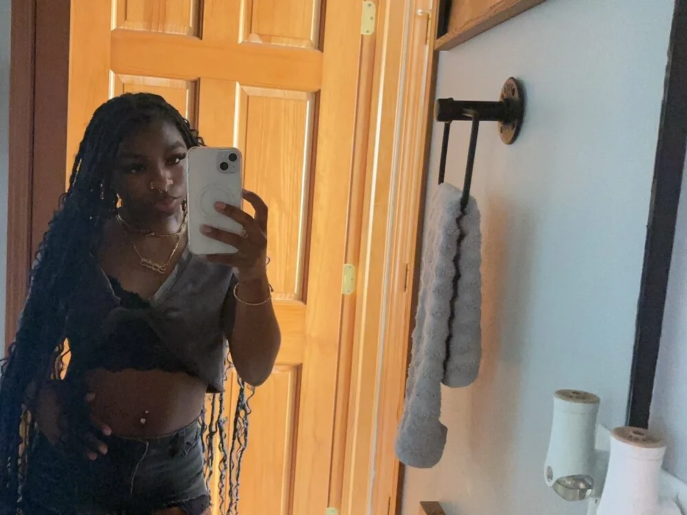 Harmonyxlover 離線 XXX 聊天