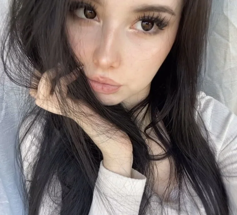 KikiFranko Adlı Modelin Çevrimdışı XXX Sohbeti