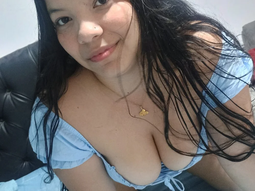Caamiilaa-Saenz's Offline XXX Chat