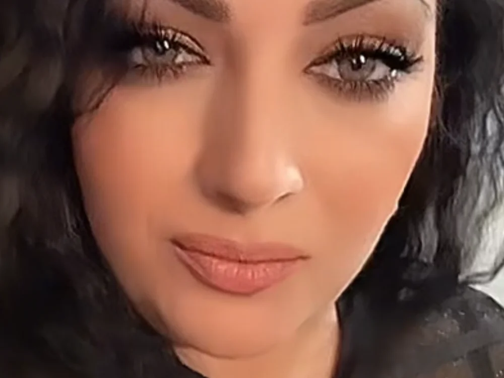 brunetmilf's Offline XXX Chat