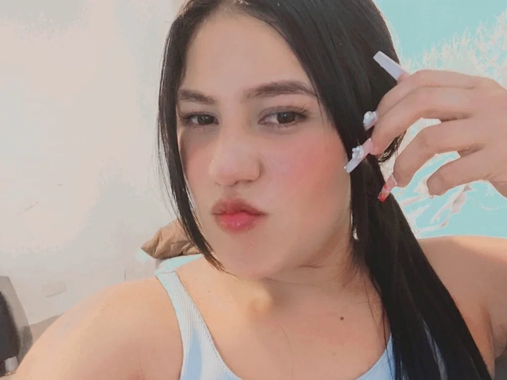 Miaa_Torres' Offline XXX Chat