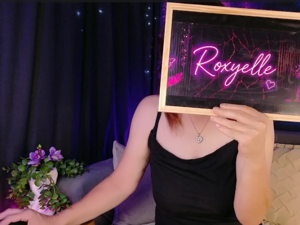 Roxyelle_ offline XXX-chat