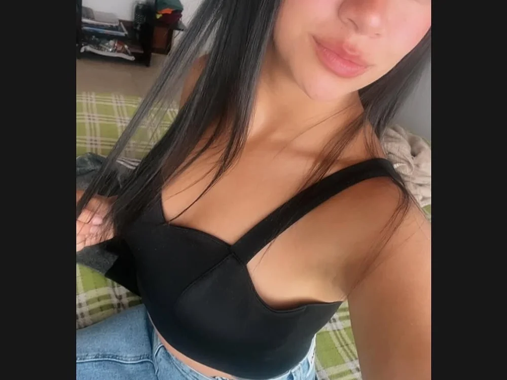 Alana_Moon_00's Offline Chat Room