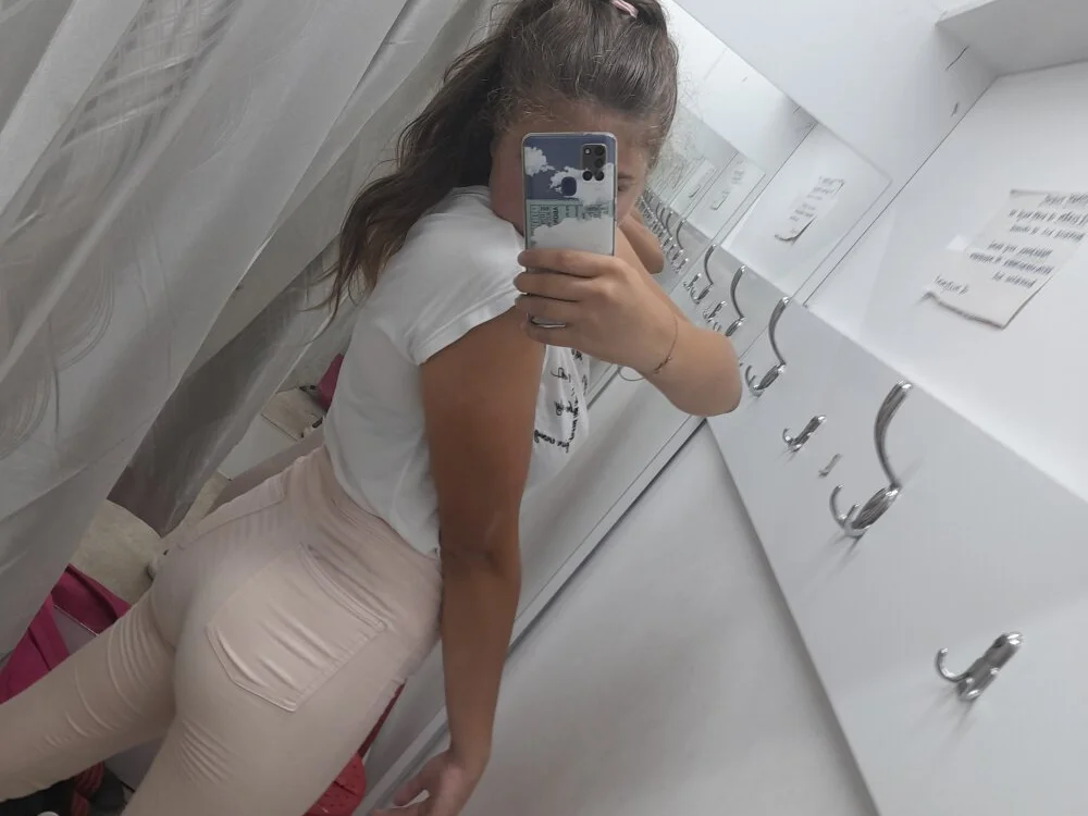 miraevelina Chat XXX offline