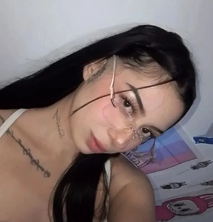 juliieta_montoya_'s Offline Chat Room