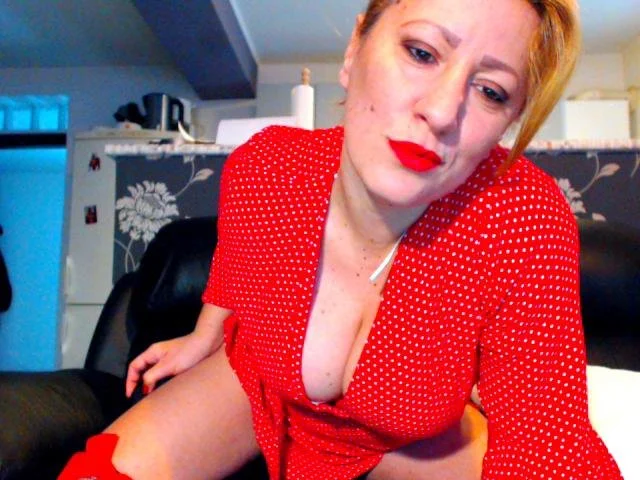 katynextdoor's Offline Chat Room