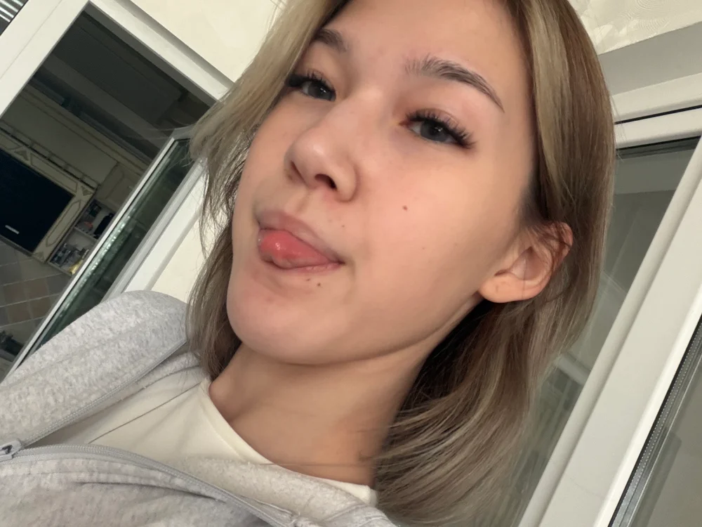 lilXdomiii offline XXX-chat