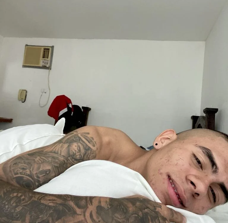 DeeoInLove's Offline Chat Room