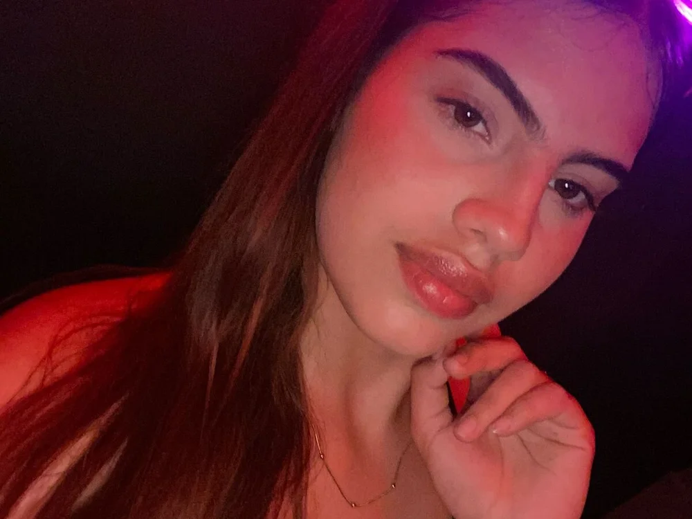 ChloeeB's Offline Chat Room