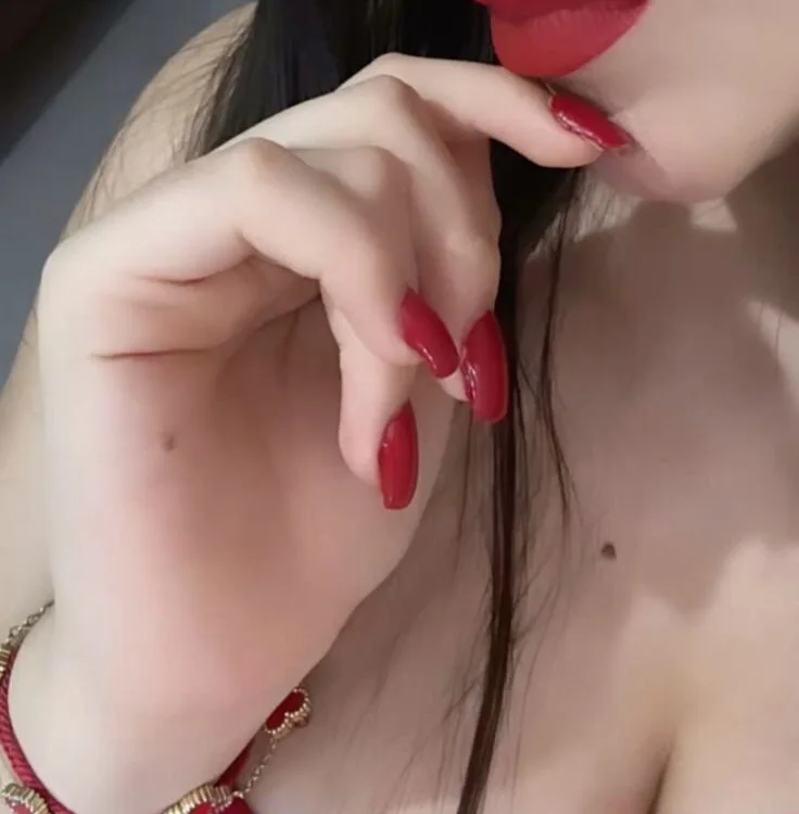 Bella_Hot12's Offline XXX Chat