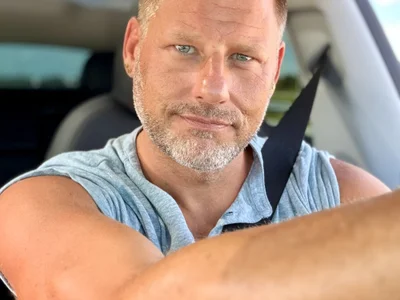 LanceChance Male Outdoor Live Cam Striptease