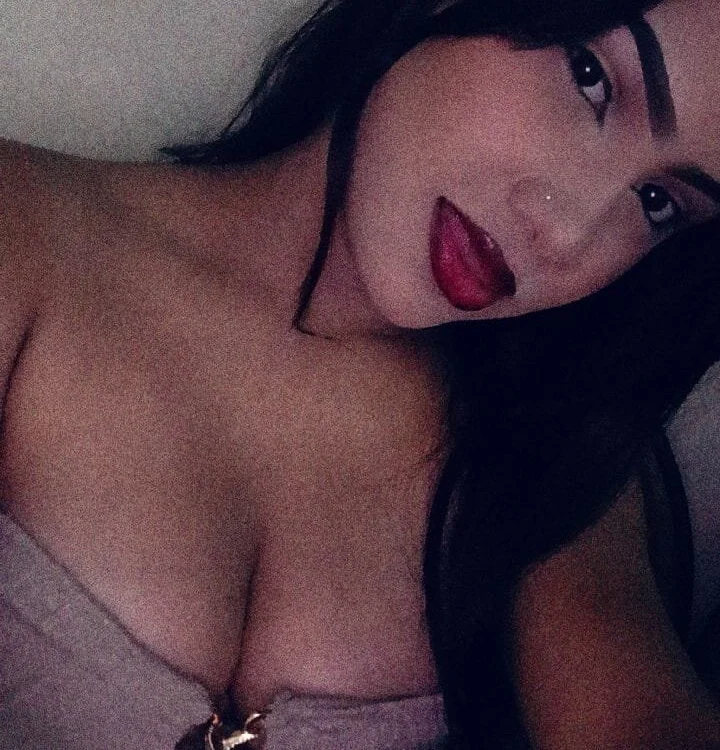 Susy69's Offline XXX Chat