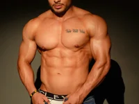 Модель santi_aesthetic