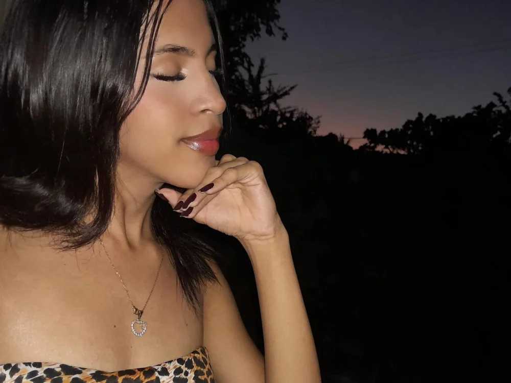 clara_evans_s' Offline XXX Chat