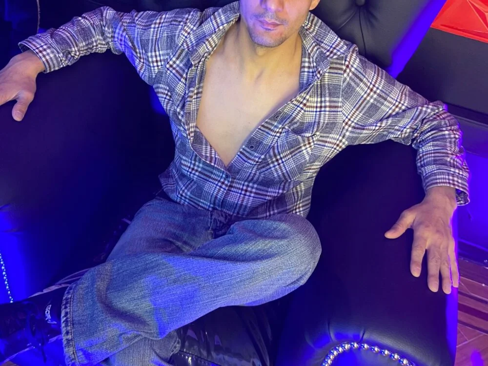 Adam_Arango_ – Offline XXX chat