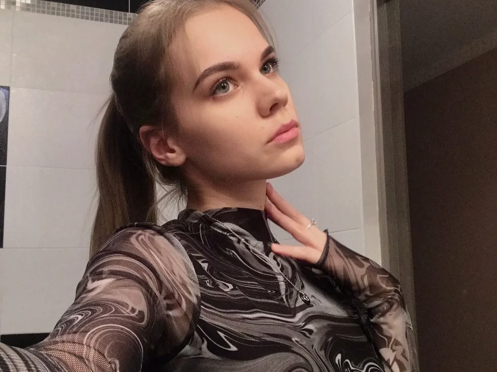 rina_young's Offline Chat Room