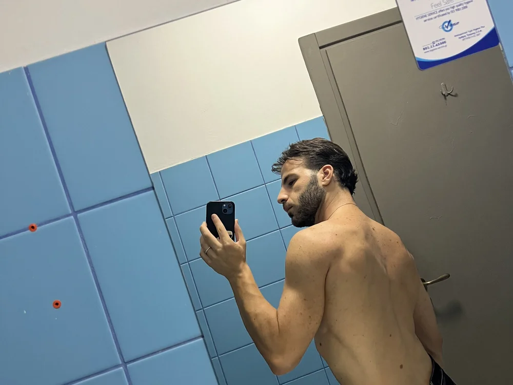 Roberto081www offline XXX-chat